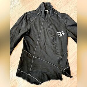 Flared women’s black jacket. Yak n yeti. Size L